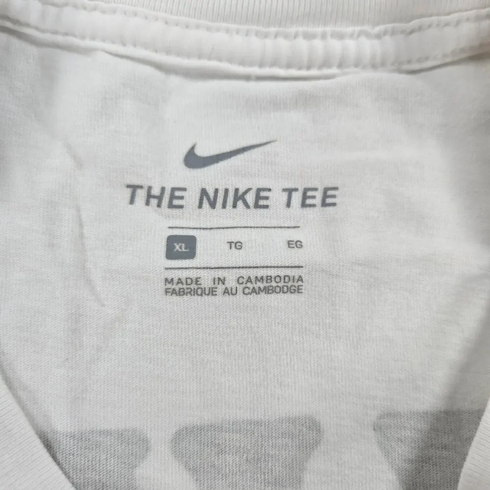 Nike Skateboarding SB White Dog Shoes Graphic T-Shirt Men's‎ Size XL
